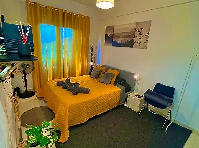 Cardia\'S Guest House